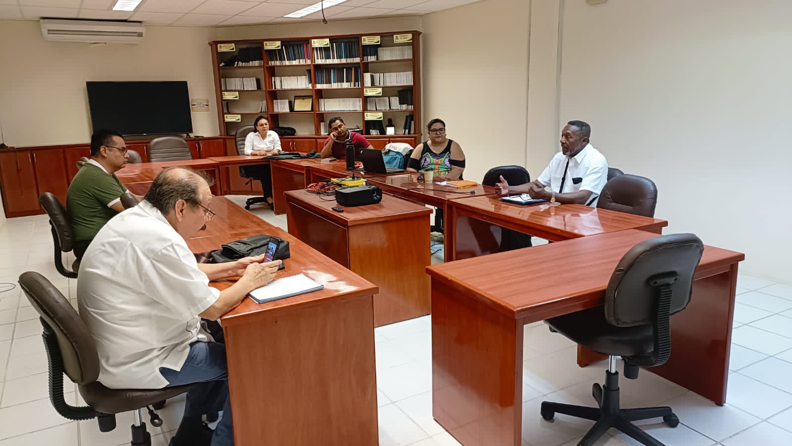 Responsable del  Grupo Participante de la UAEQROO, DR. Jos� Manuel Camacho itrduciendo el taller