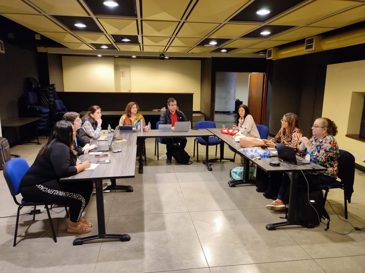 todos en la reuni�n_01222.jpeg (121 KB)