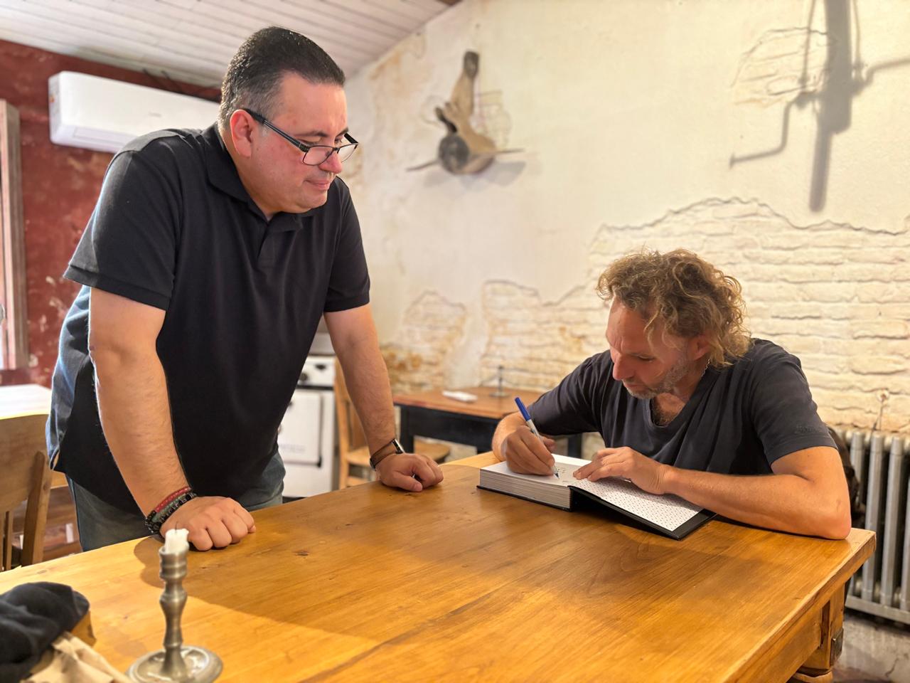 CXVJ6847.JPG (123 KB)