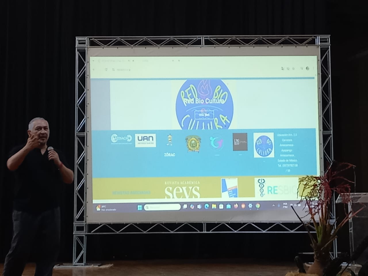 Donovan1.jpg (83 KB)