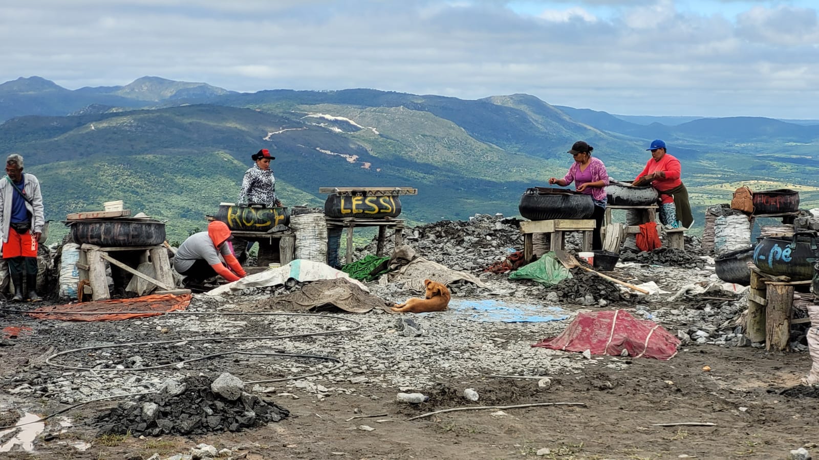 Visita mineracion mas 1.jpg (280 KB)